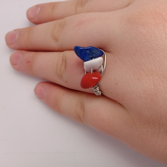 Hand Crafted Jewelry - Red coral, howlite and lapis lazuli ring size 6.5